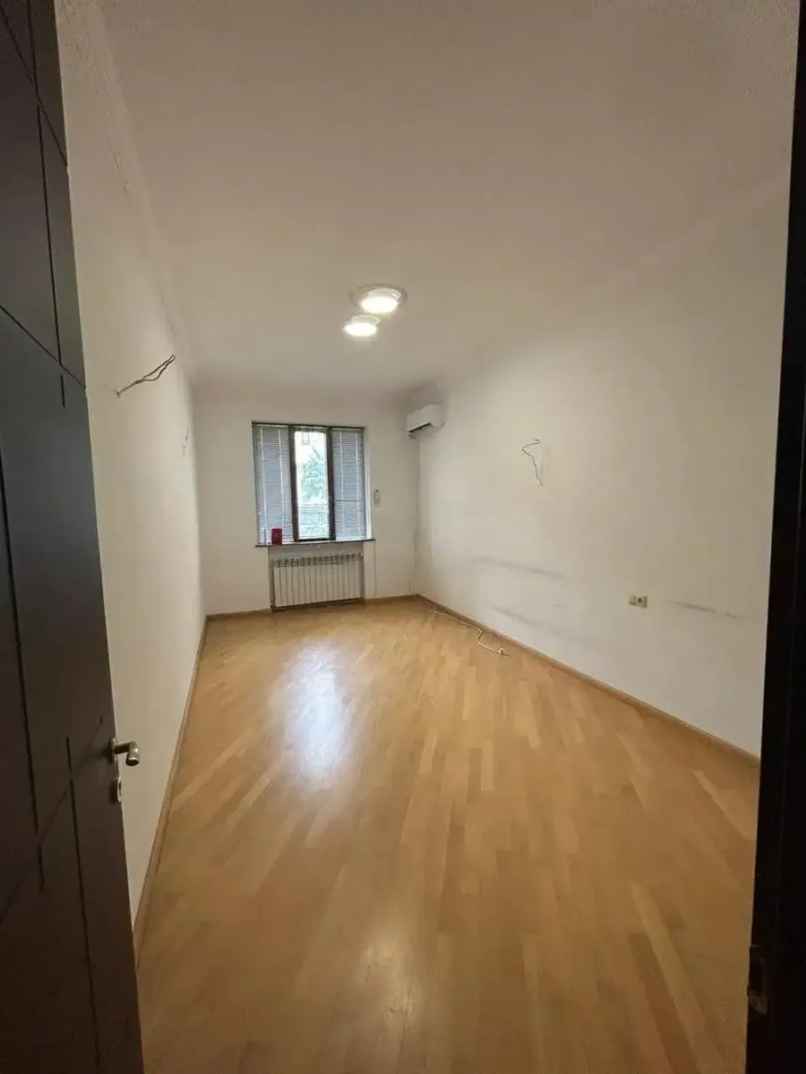 Дом, 10-комн., 700 м²