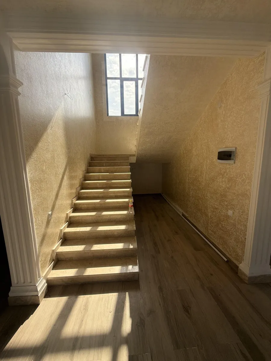 House, 5-room, 194.8 m²