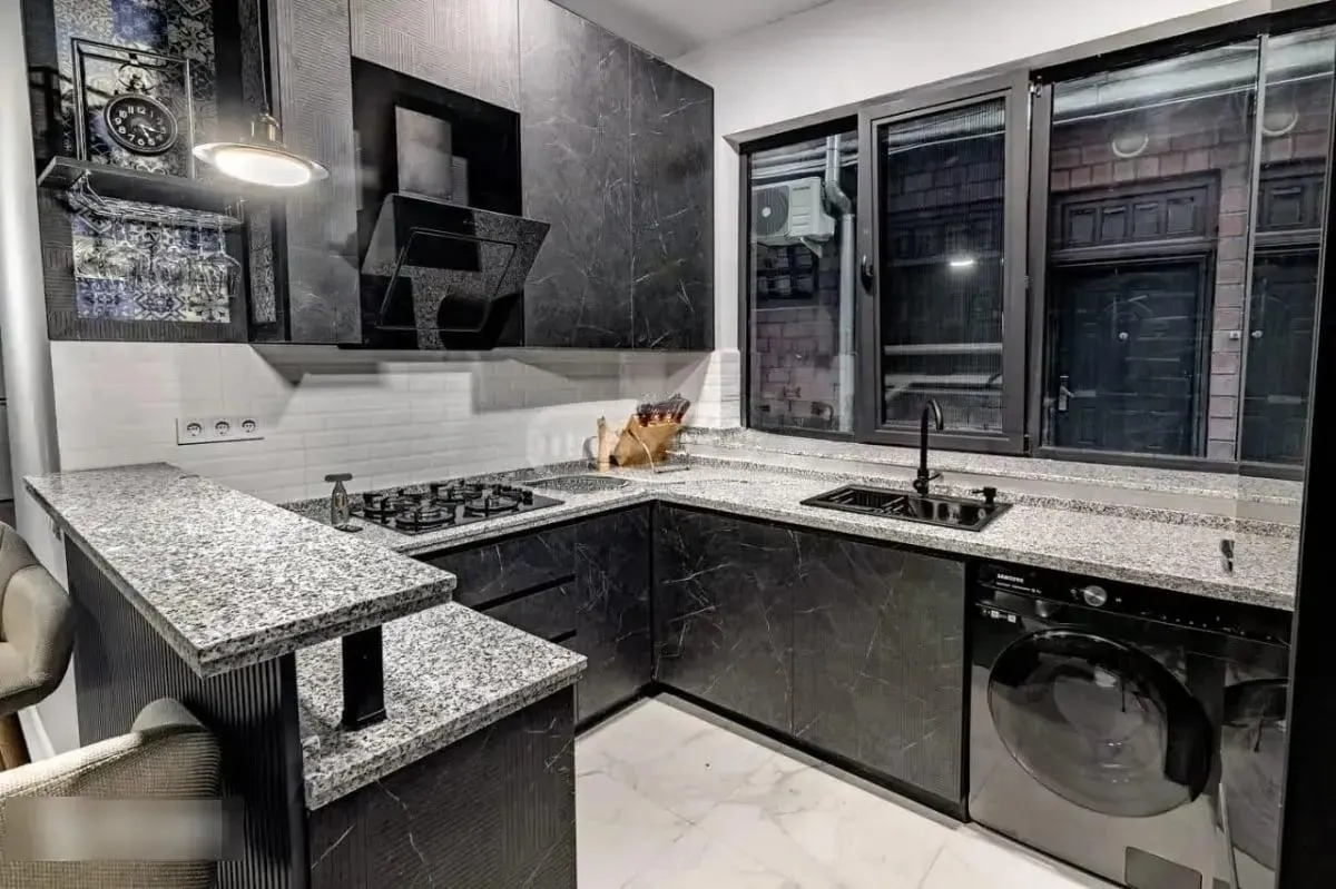 Дом, 4-комн., 240 м²