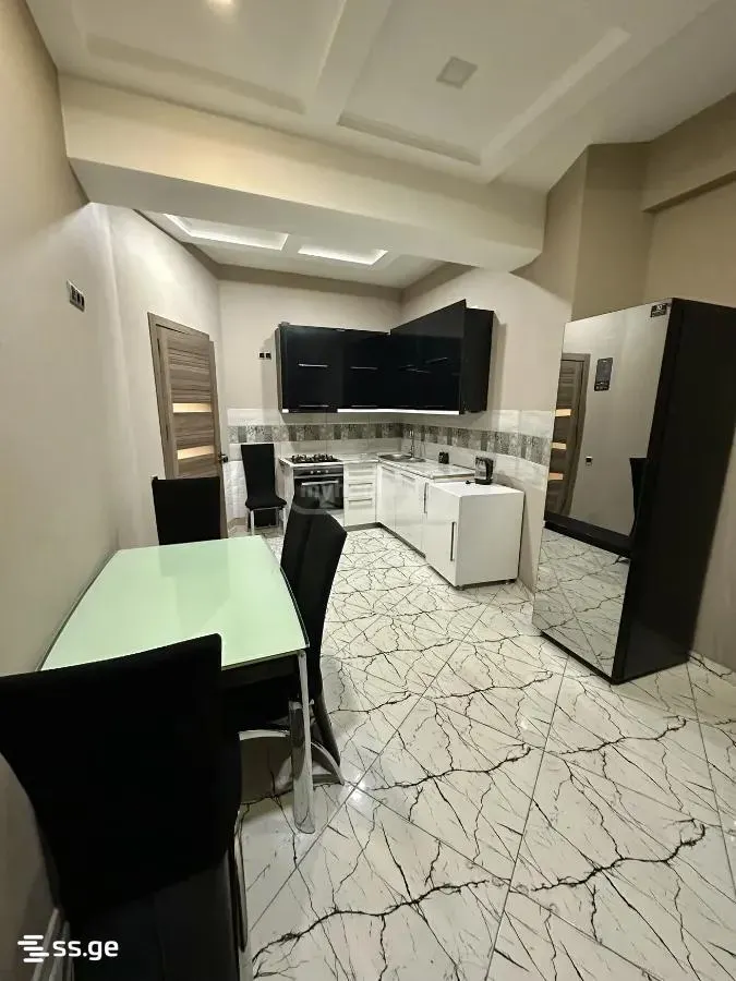 Apartment, 5-room, 180 m²