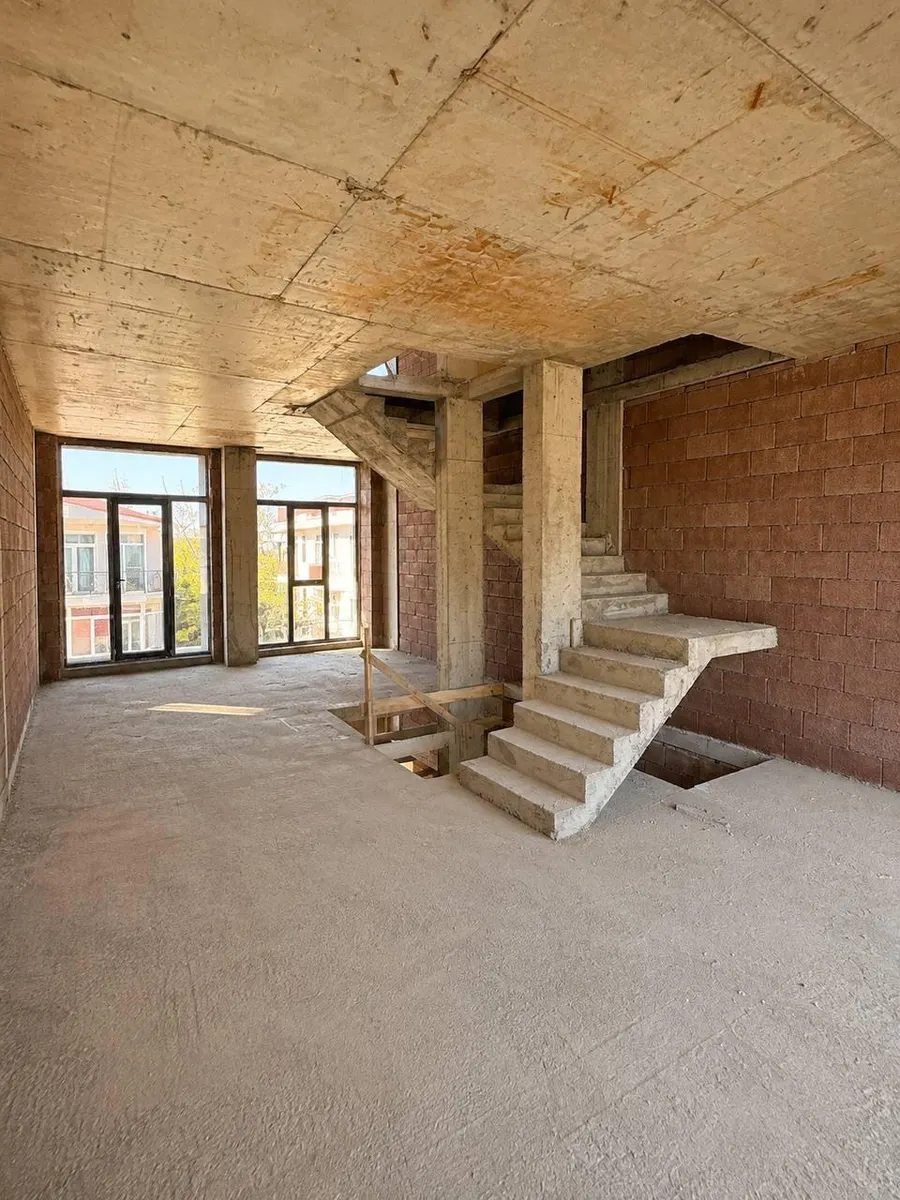 House, 4-room, 185 m²