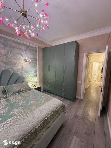 Apartment, 5-room, 133 m²