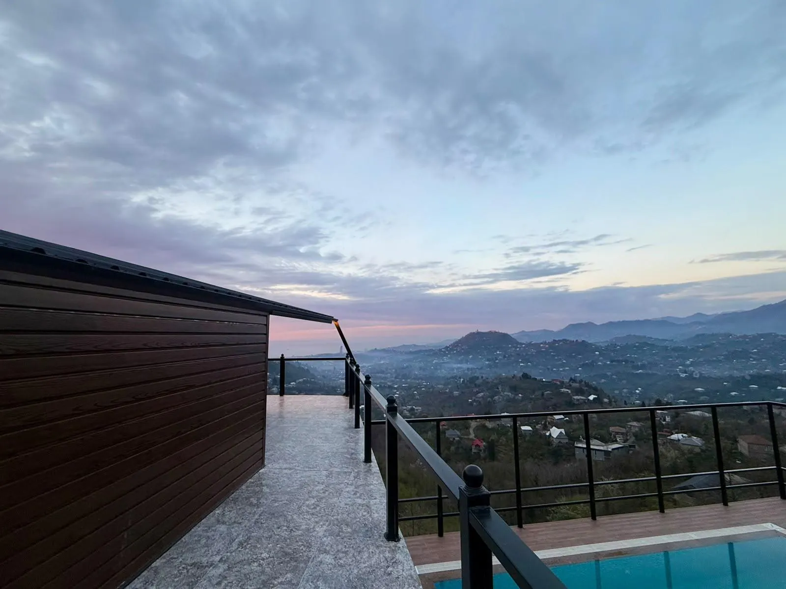 House, 7-room, 200 m²