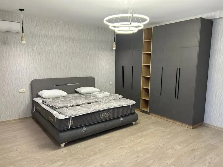 House, 5-room, 380 m²