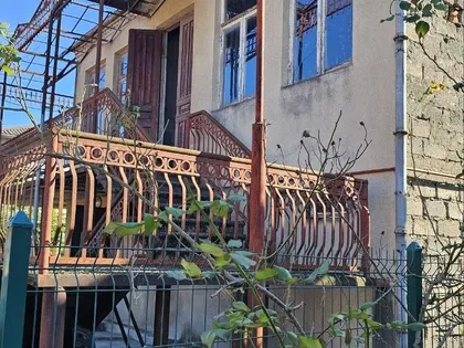 House, 6-room, 250 m²