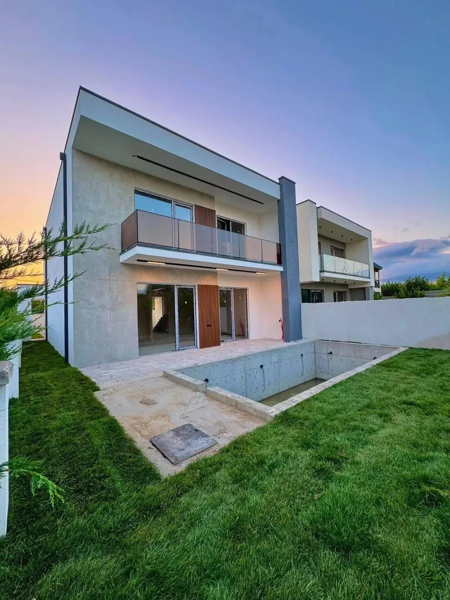 Дом, 5-комн., 250 м²