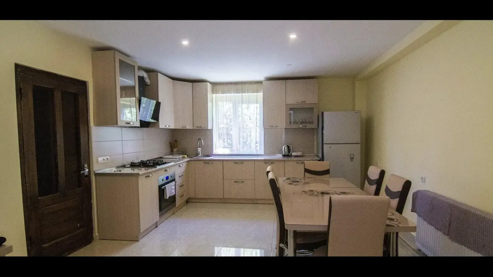 House, 6-room, 252 m²