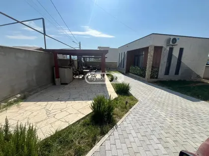 Дом, 3-комн., 300 м²