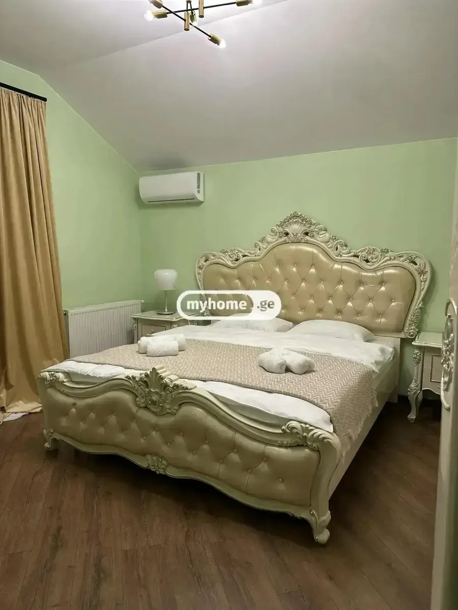 House, 5-room, 200 m²