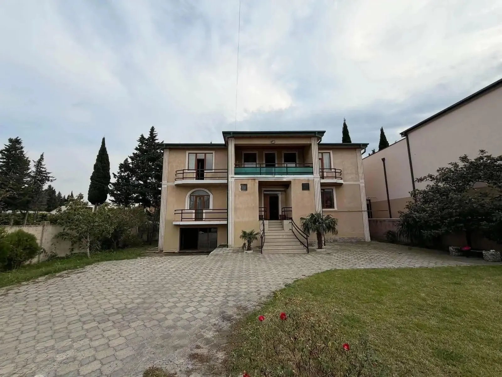 Дом, 10-комн., 550 м²