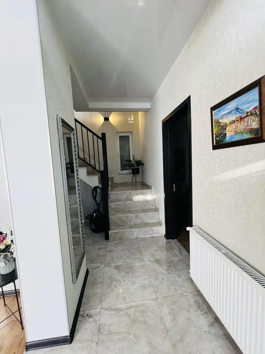 Дом, 6-комн., 230 м²