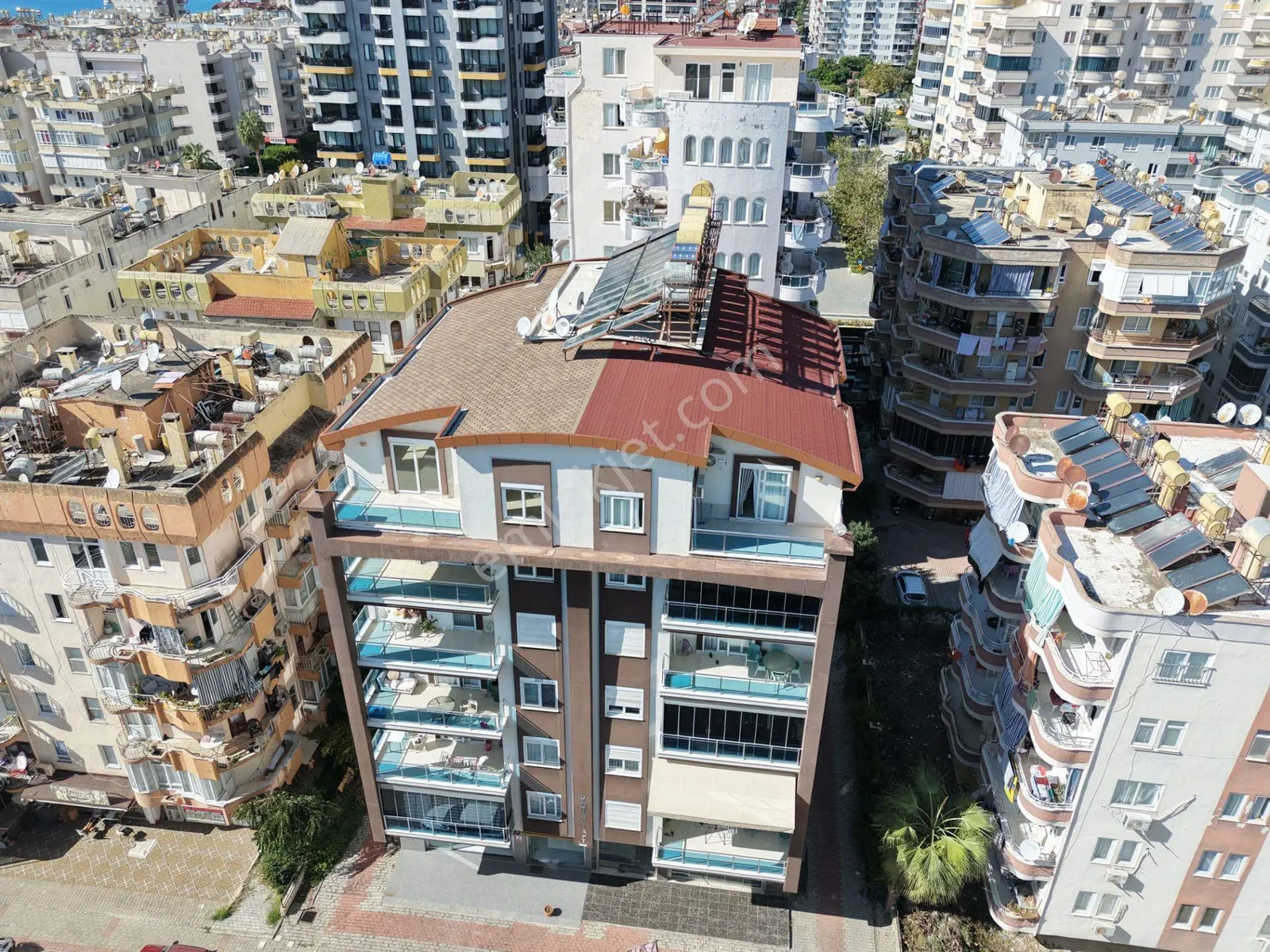Apartment, 8-room, 290 m²