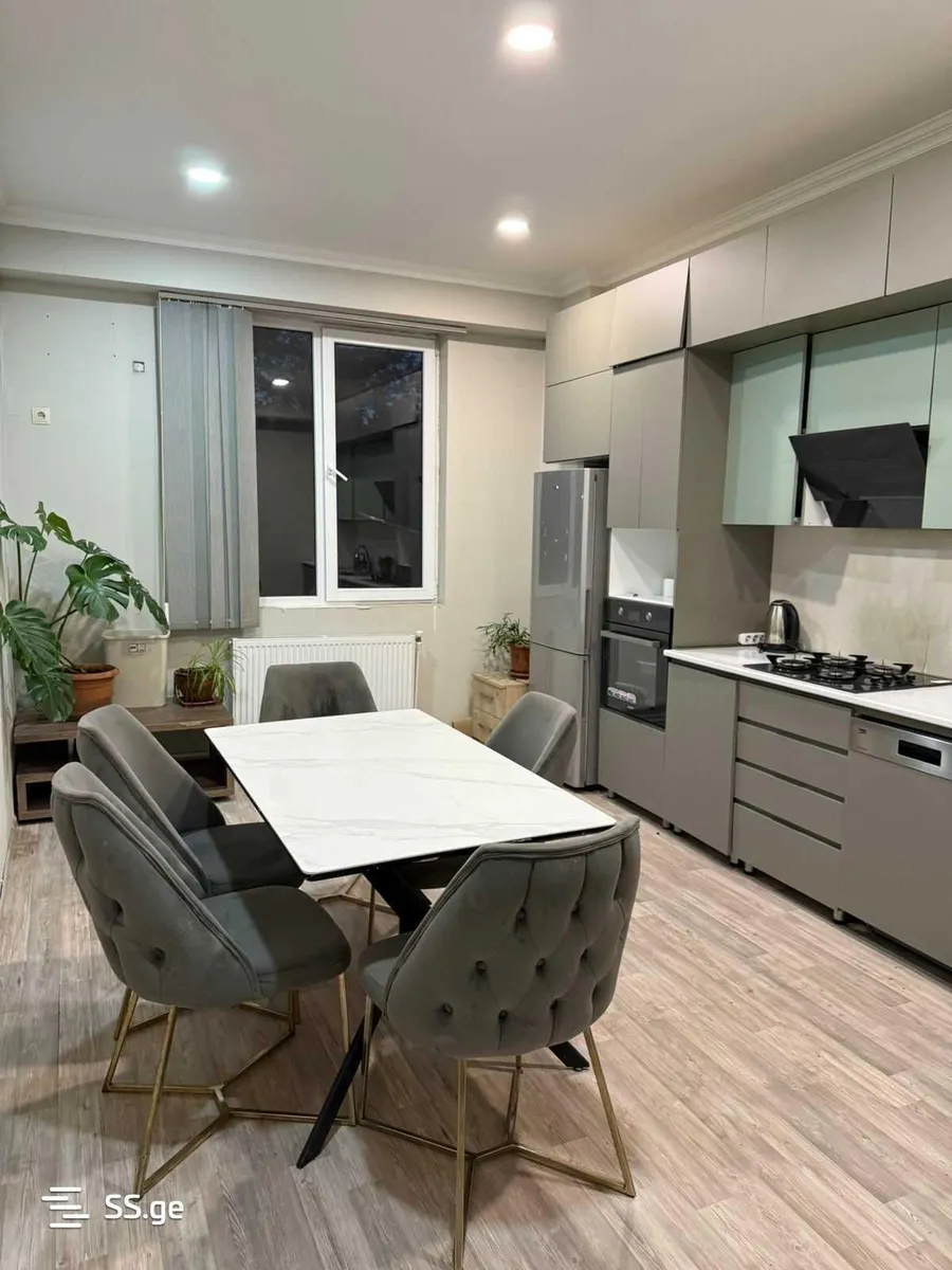 ბინა, 4-ოთახიანი, 150 მ², West House