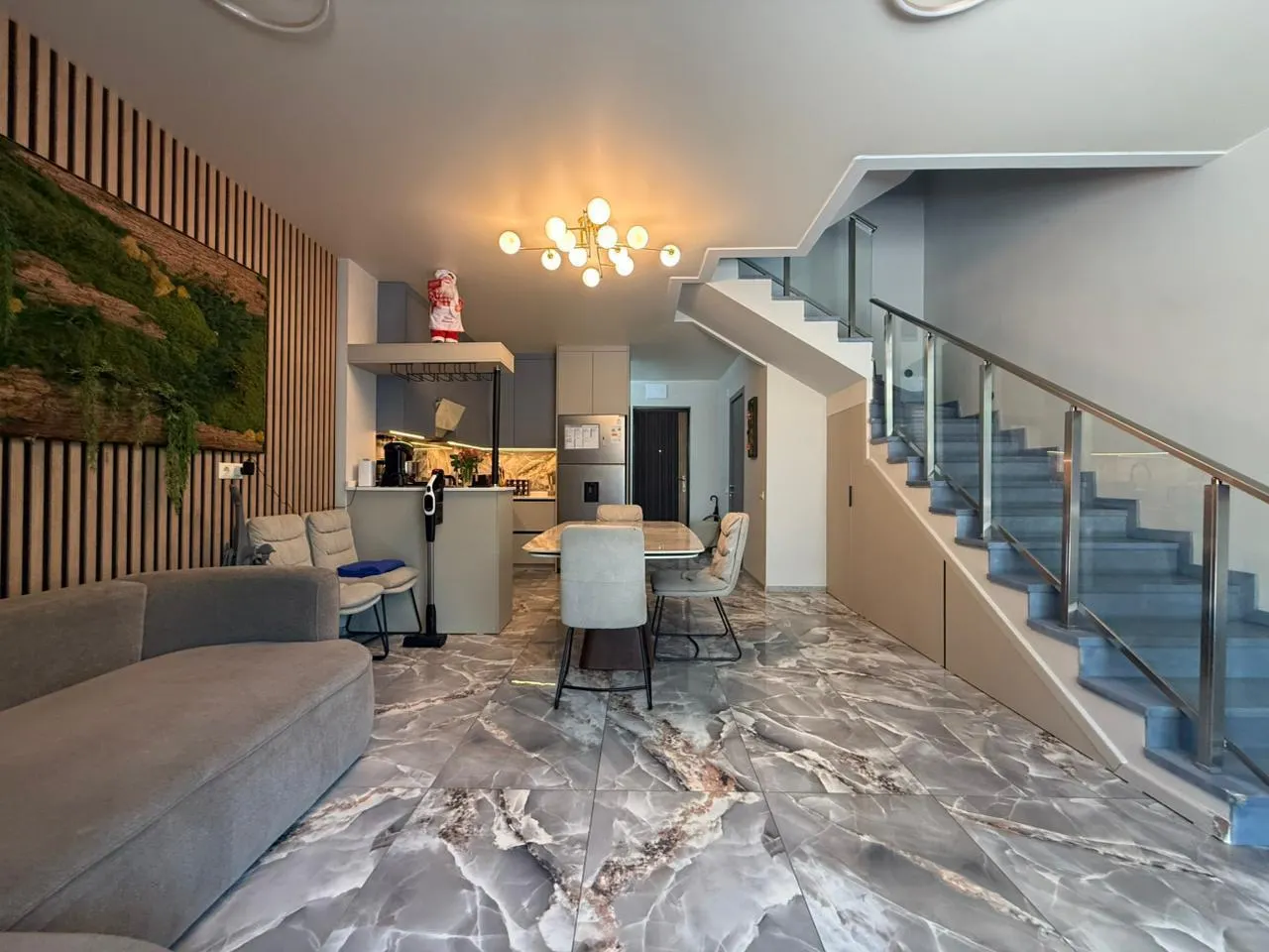 House, 4-room, 140 m²