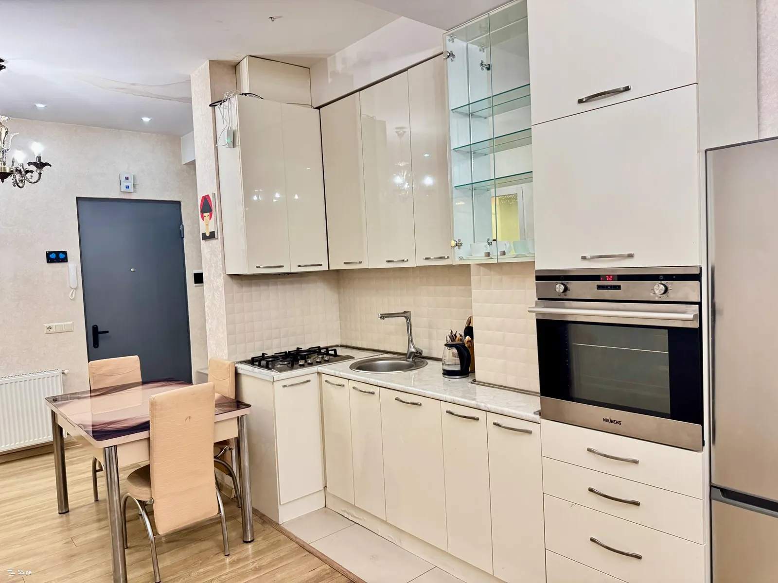 Квартира, 3-комн., 100 м²