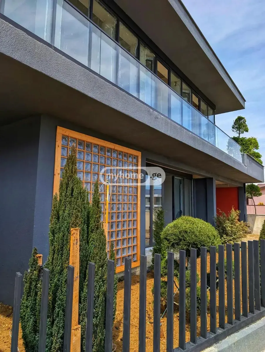 Дом, 5-комн., 290 м²