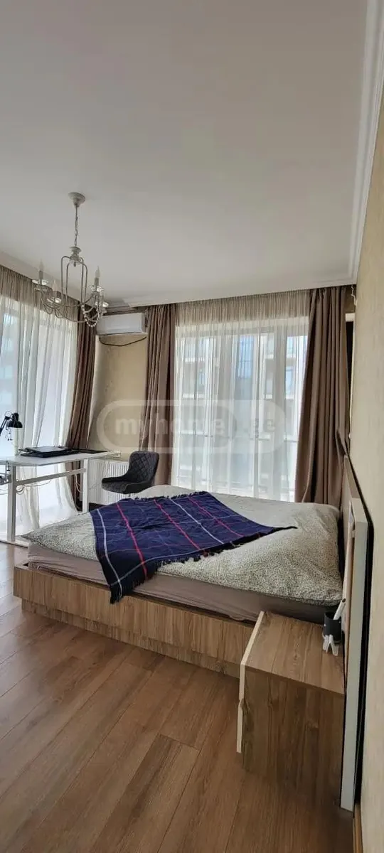 Квартира, 3-комн., 141 м²