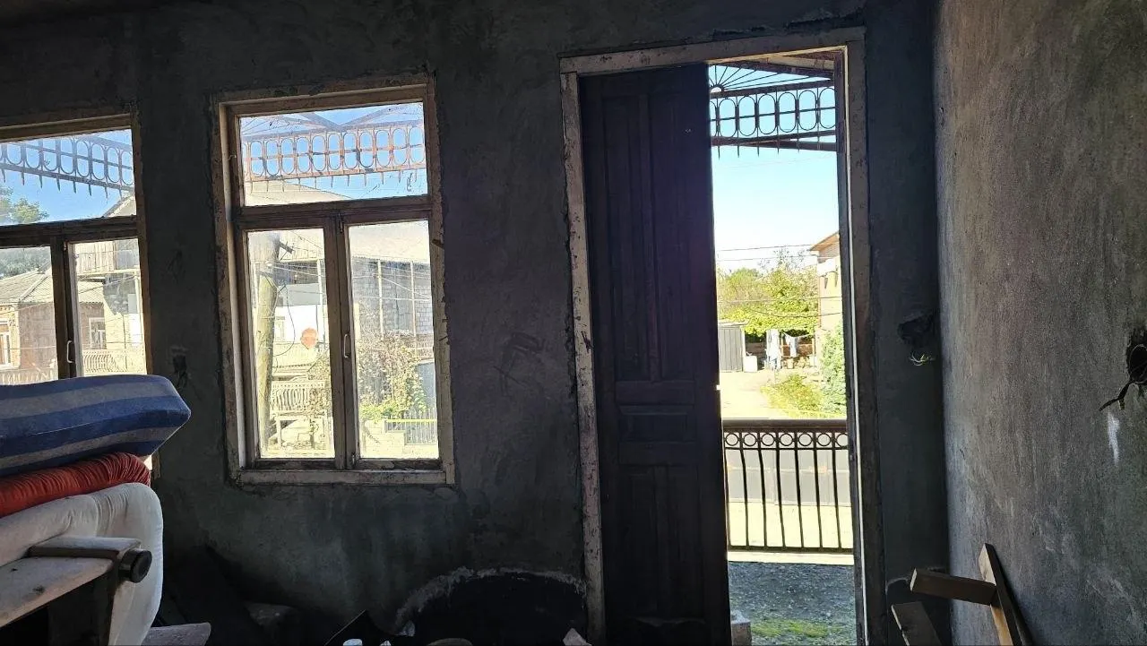 House, 6-room, 250 m²