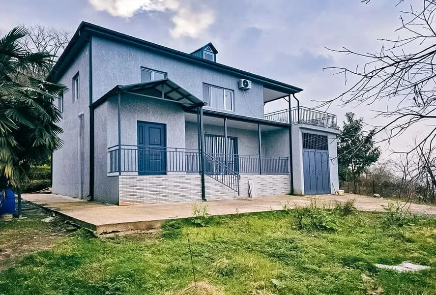 House, 4-room, 250 m²