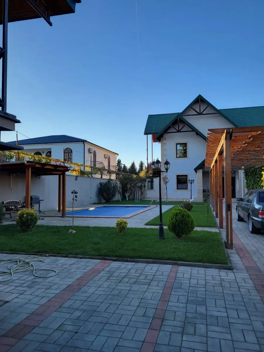 House, 8-room, 300 m²