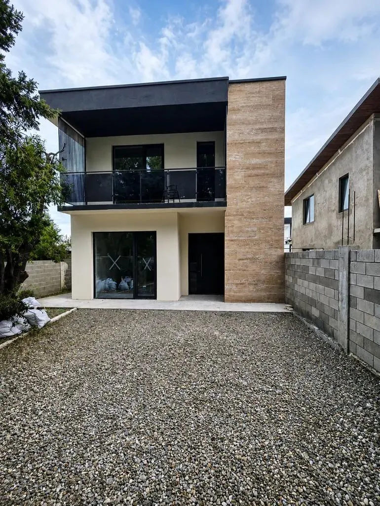 Дом, 5-комн., 200 м²
