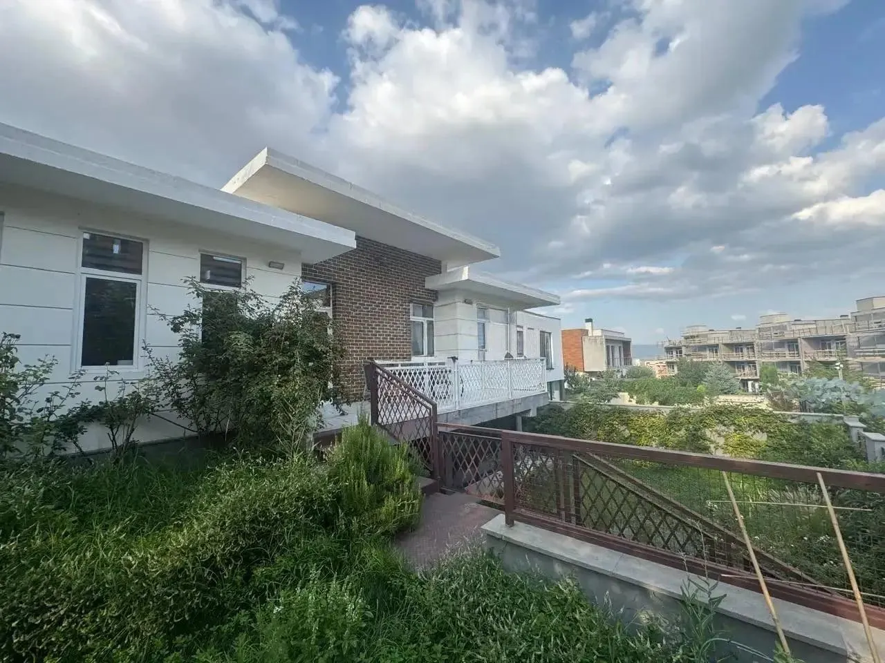 Дом, 7-комн., 600 м²