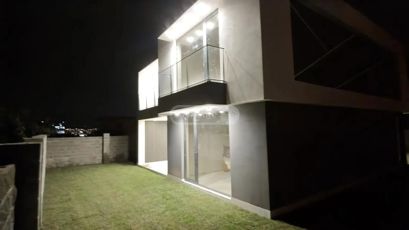 Дом, 5-комн., 230 м²