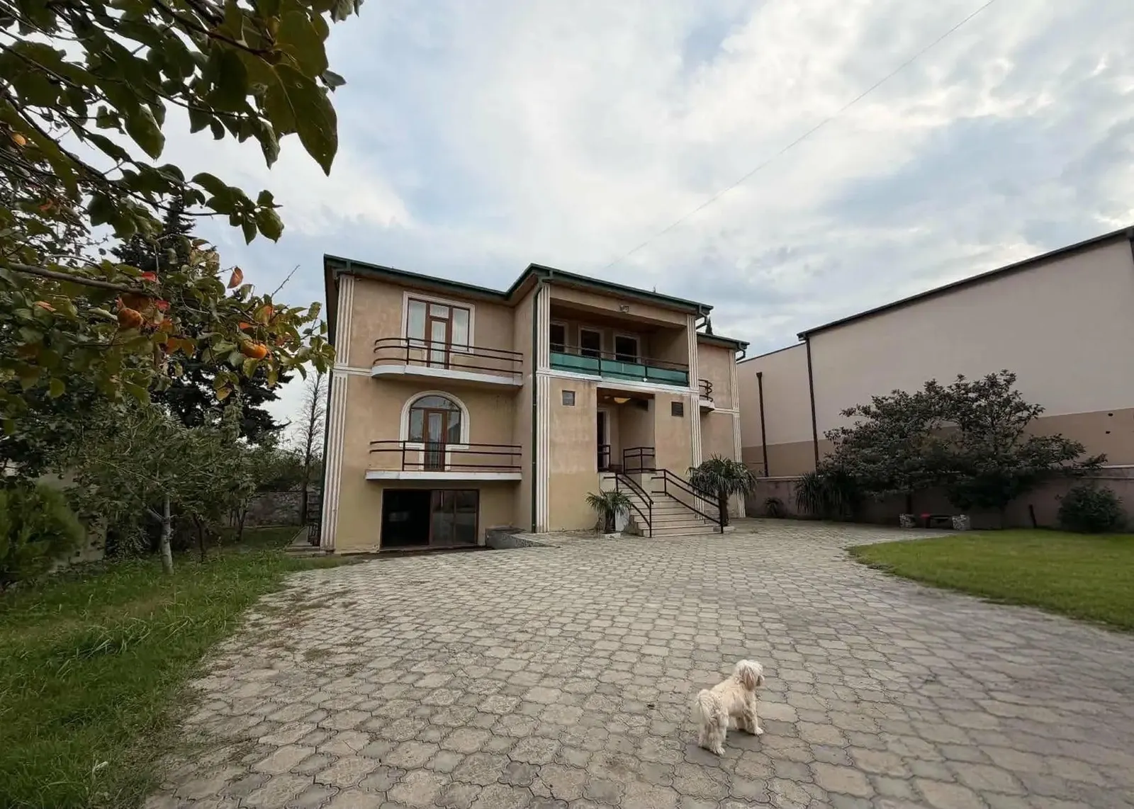 Дом, 10-комн., 550 м²