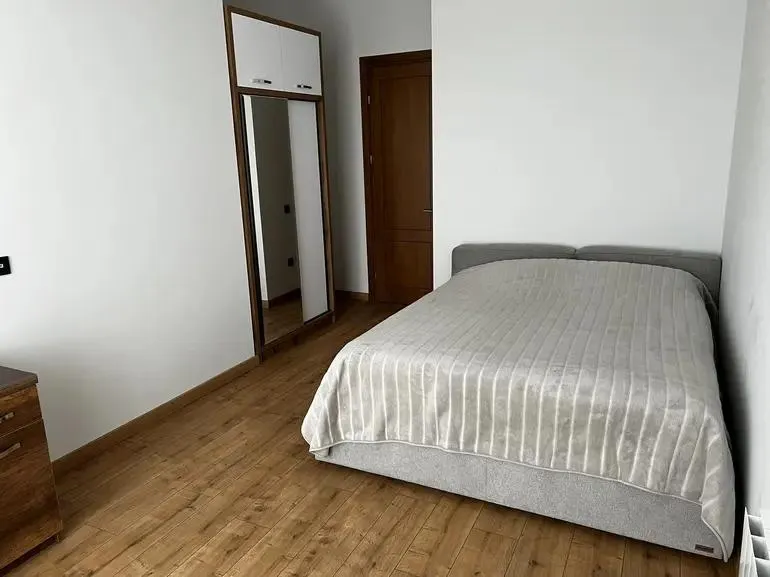 Дом, 5-комн., 200 м²