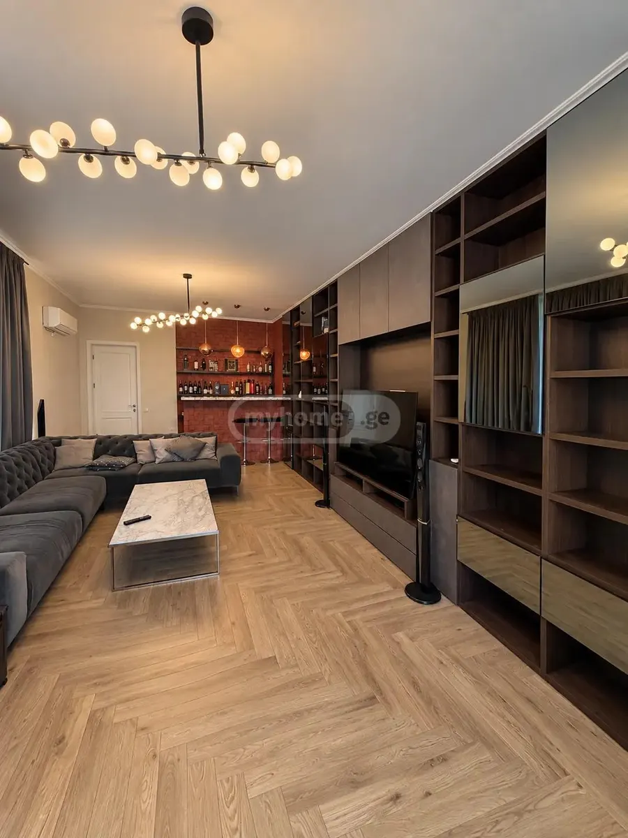 Дом, 5-комн., 600 м²