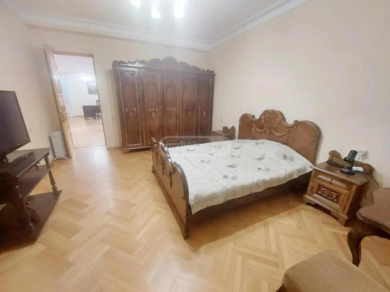 House, 5-room, 350 m²
