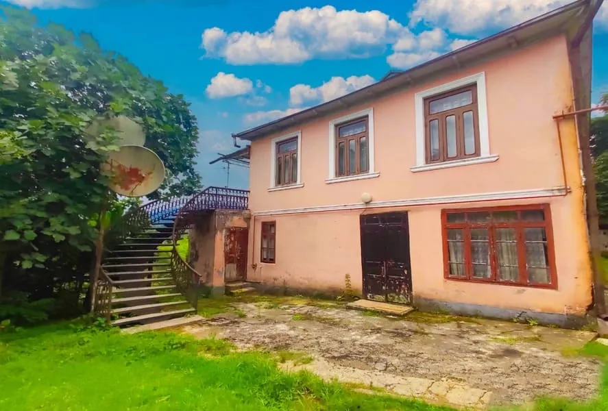 Land, 3280 m²