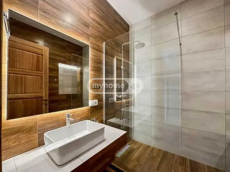 Дом, 8-комн., 312 м²