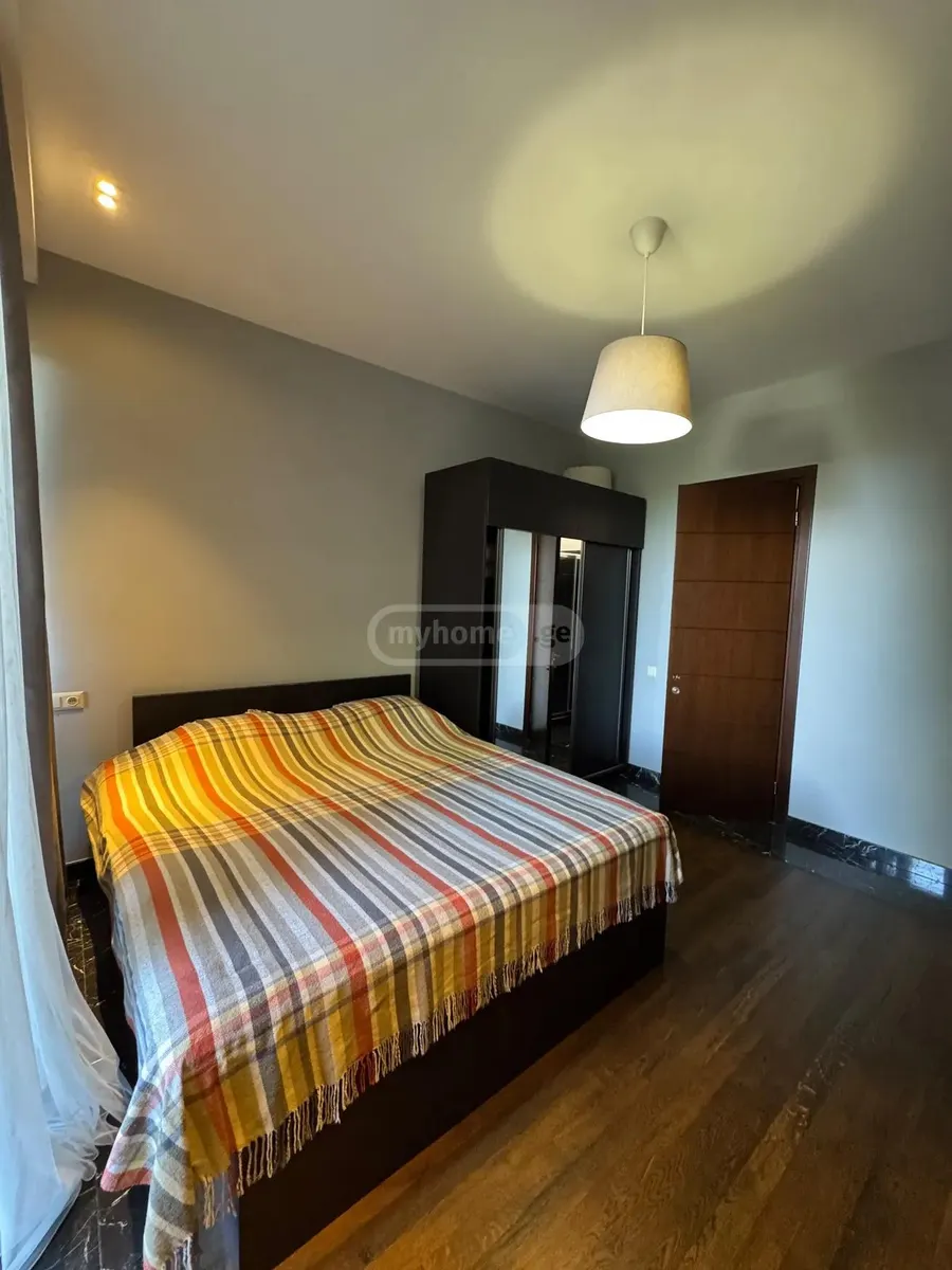 House, 5-room, 588 m²