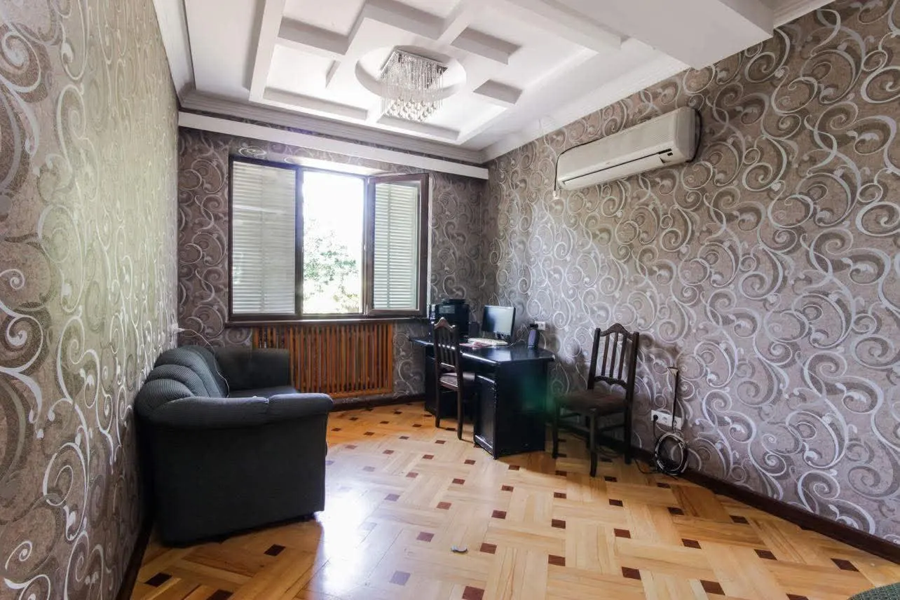 House, 10-room, 306 m²