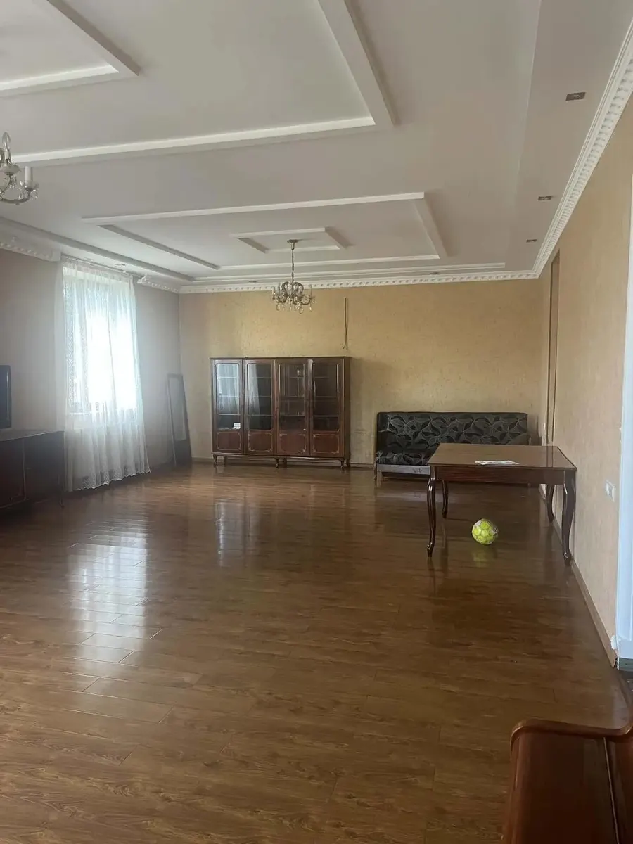 Дом, 10-комн., 550 м²