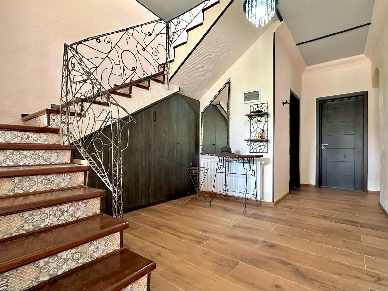 Дом, 5-комн., 290.75 м²