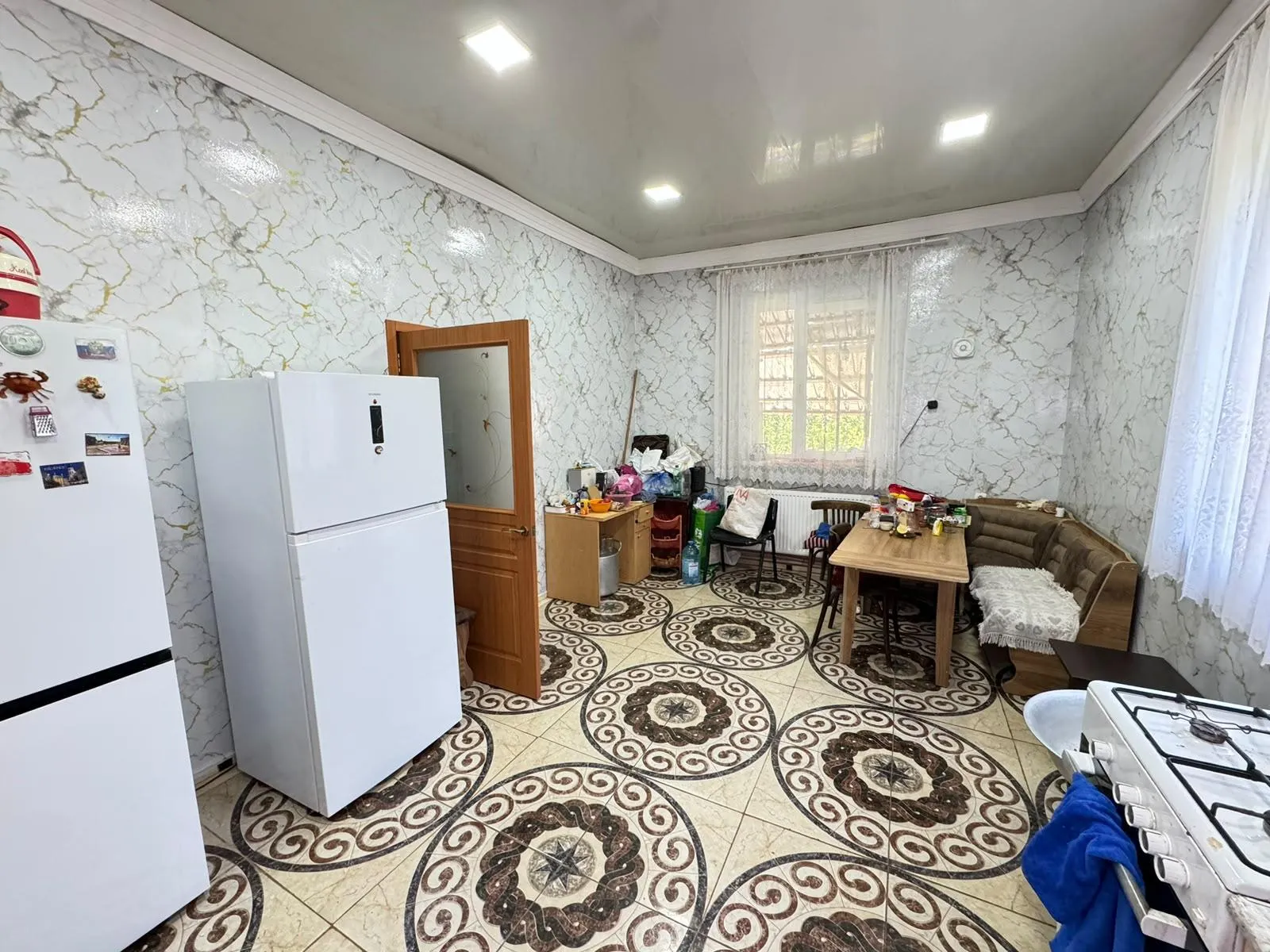 House, 4-room, 200 m²
