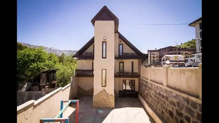 House, 6-room, 252 m²