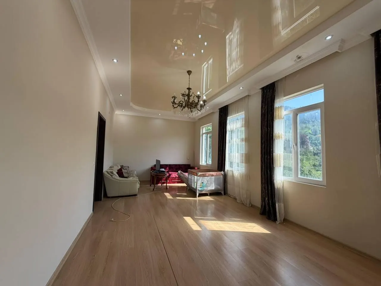 Дом, 6-комн., 220 м²