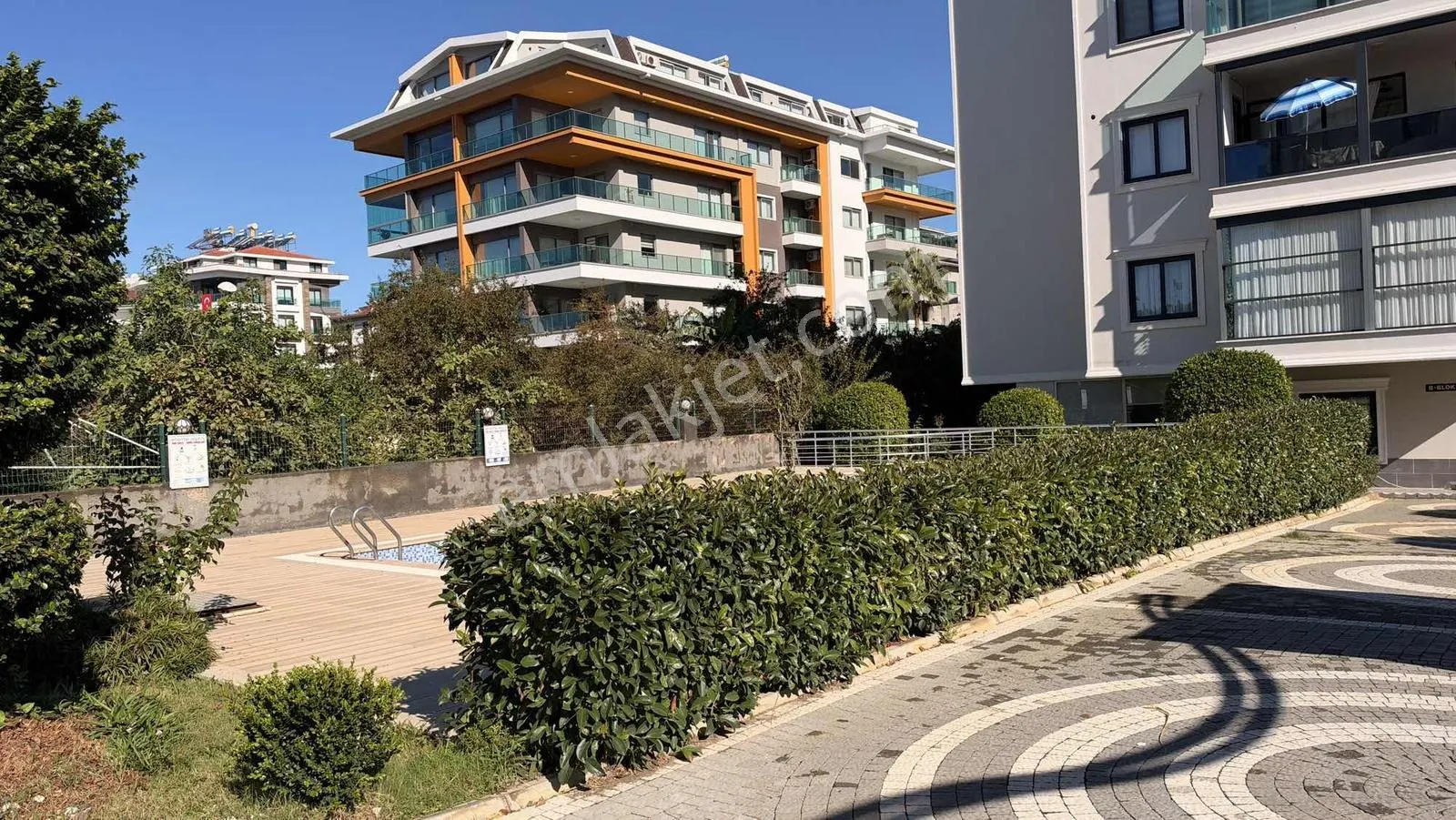Apartment, 6-room, 300 m²