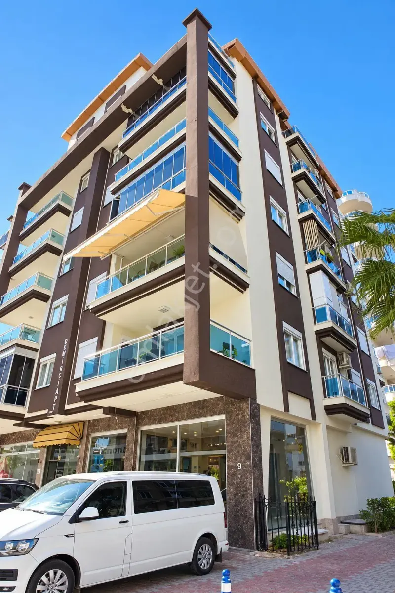 Apartment, 7-room, 300 m²