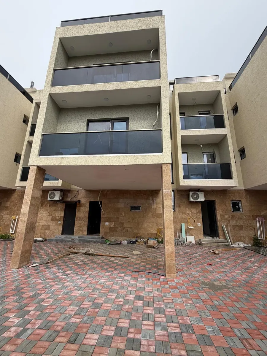 House, 5-room, 225 m²