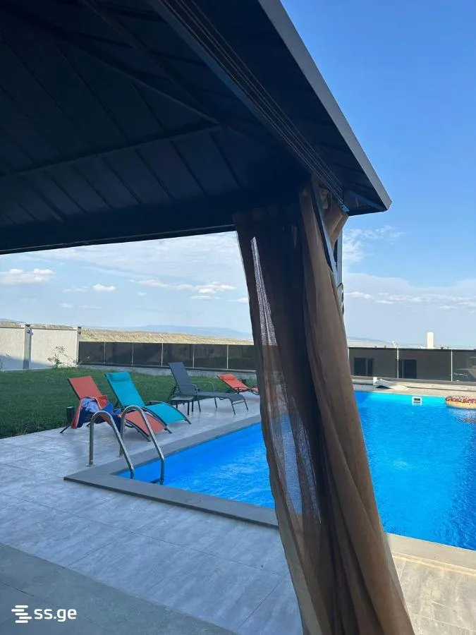 Дом, 6-комн., 400 м²