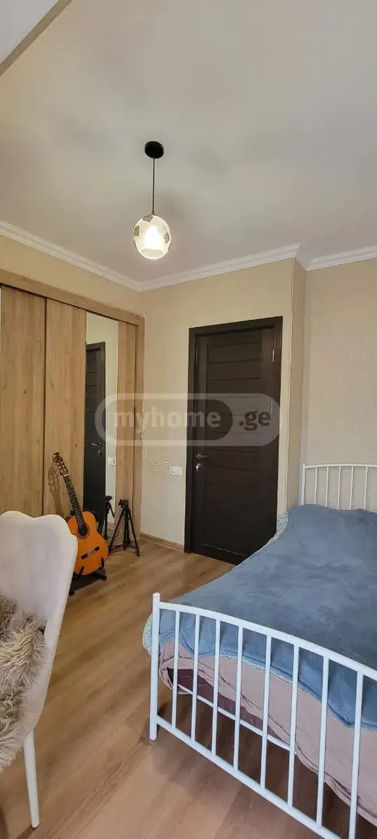 Квартира, 3-комн., 141 м²