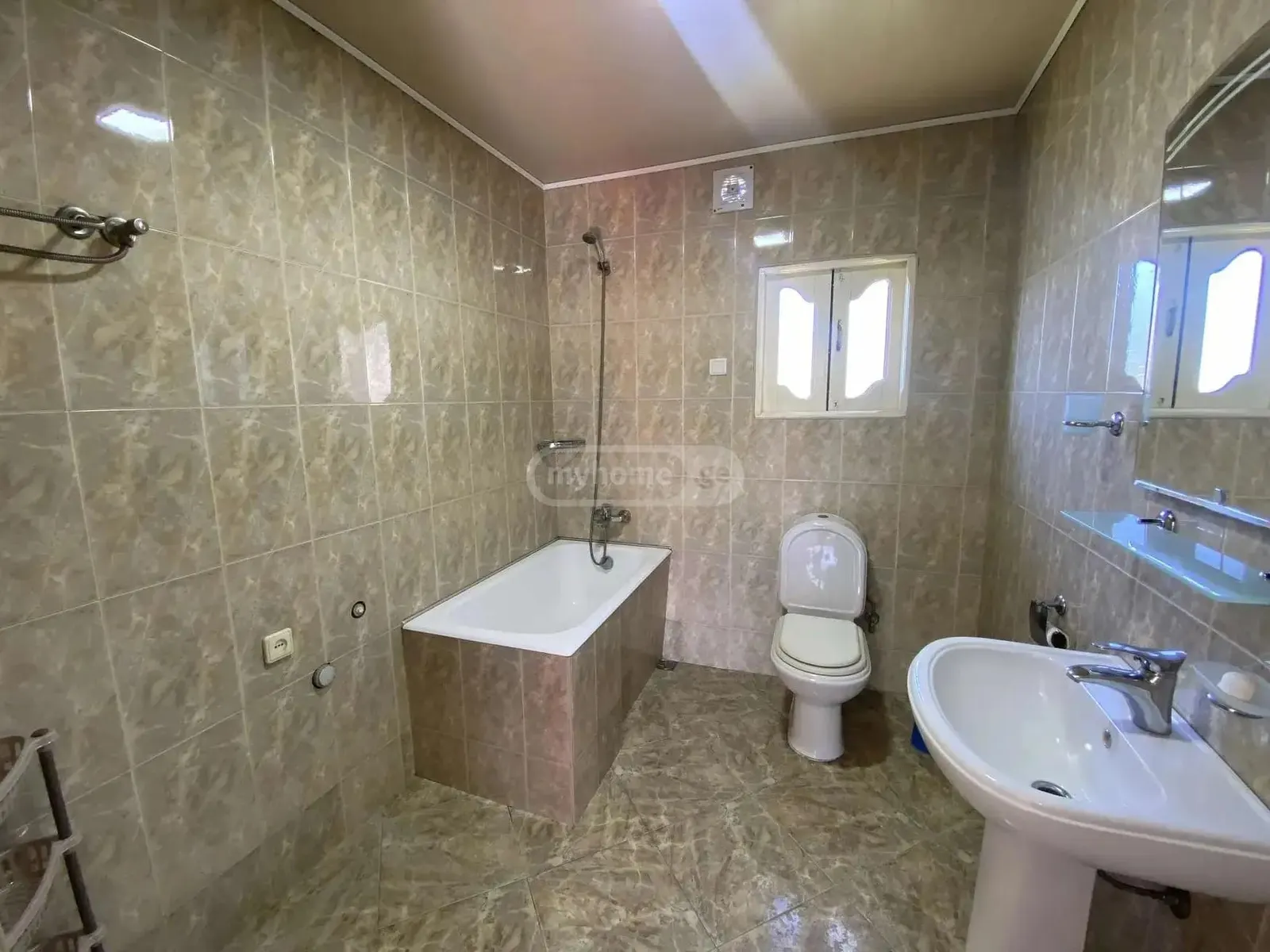 House, 4-room, 120 m²