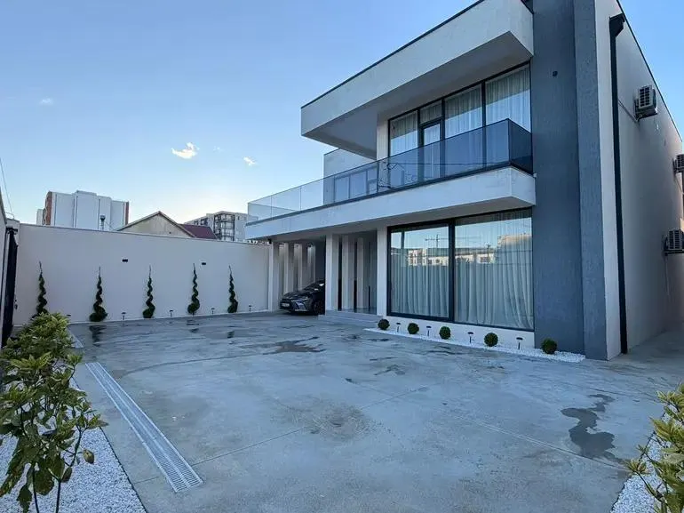 House, 5-room, 450 m², Vefkhistkaosani St, 54/1-2, Davari St, 37