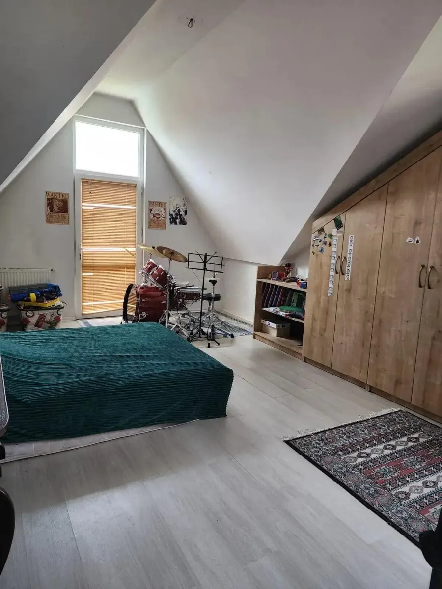 Дом, 7-комн., 240 м²