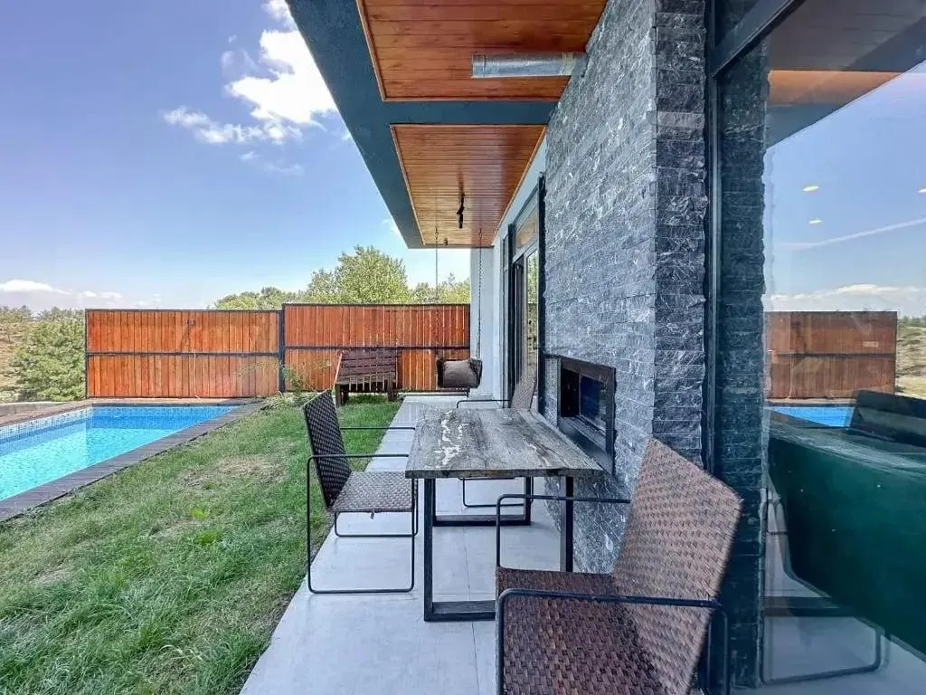 House, 9-room, 280 m²