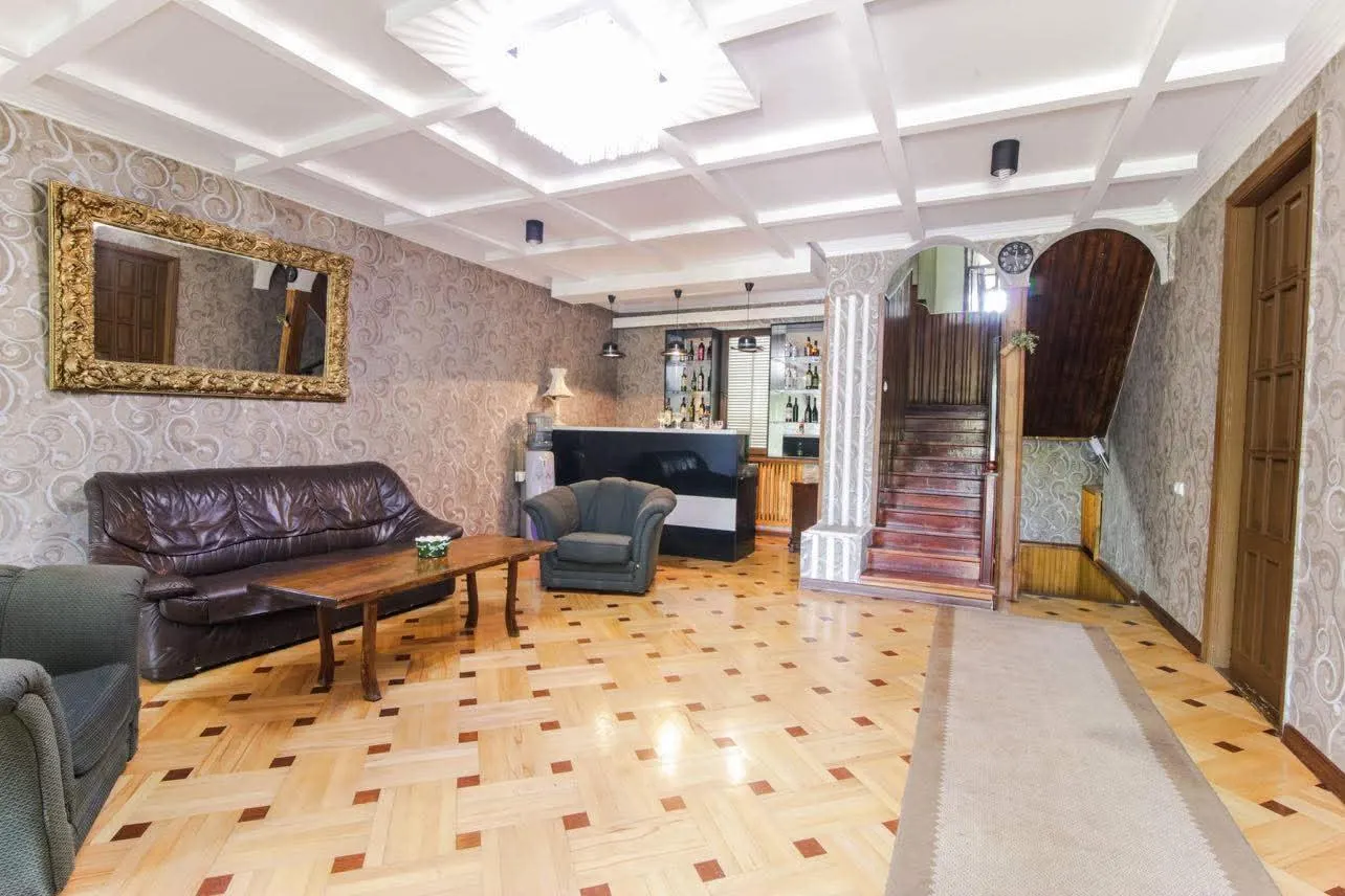 House, 10-room, 306 m²